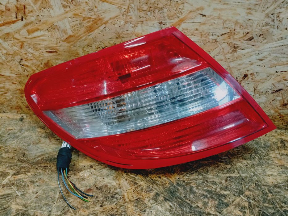 Mercedes C-klasa W204 sedan lampa tył tylna lewa oryginał