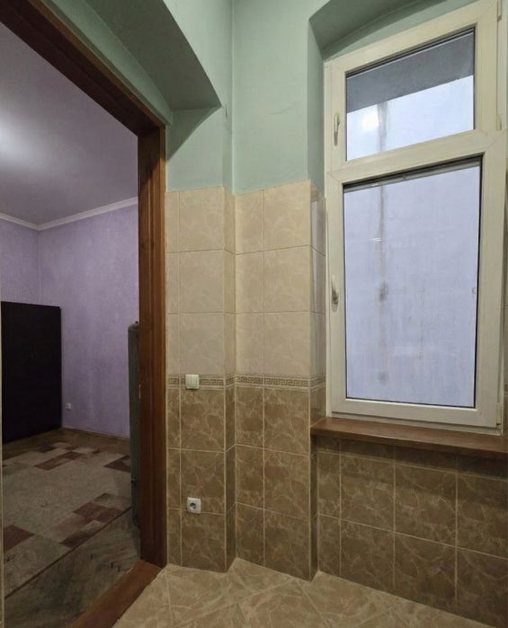 ЦЕНТР МІСТА! площа ФІЛАРМОНІЇ! Продам 2х кімн. 2ий поверх! Балкон!