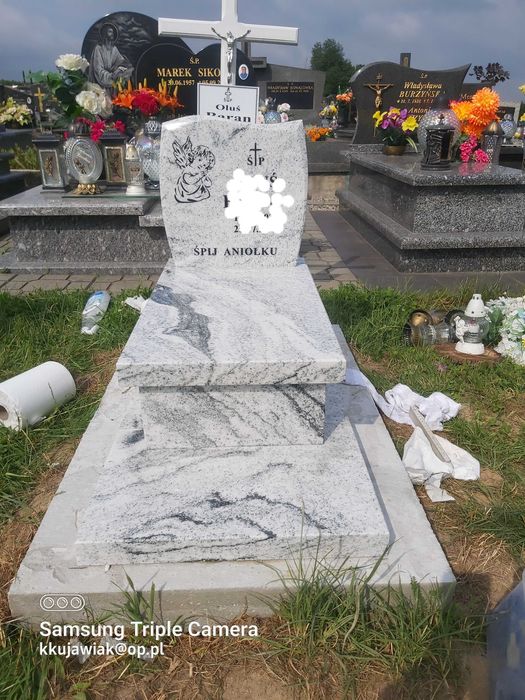 Nagrobek granitowy dziecięcy