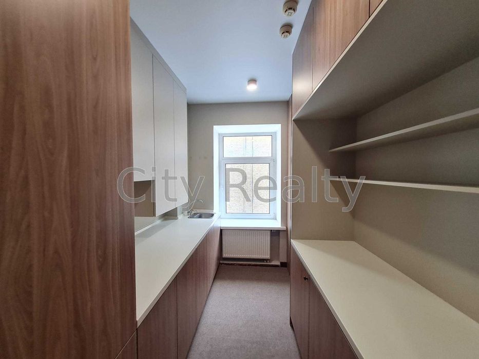 Офіс 327 м.кв. Вул. Ігорівська 12Б Поділ метро Поштова Площа Без%