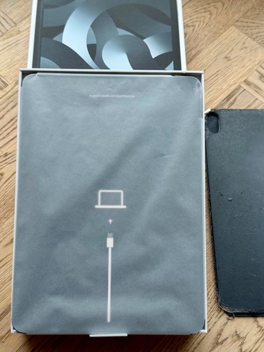 Tablet iPad Air 5 gen. 64 GB (2022) Space Gray Salon PL uszkodzony