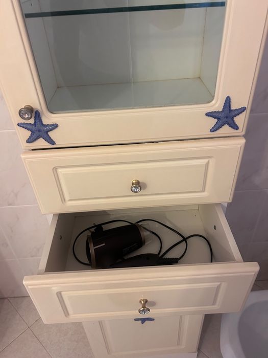 Móvel de apoio a WC