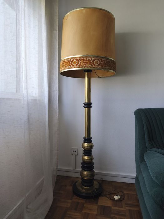 Candeeiro de Pé Vintage — Gomar, Lisboa