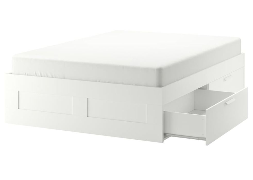 Cama Ikea com estrado de ripas e colchão 

Estrutura