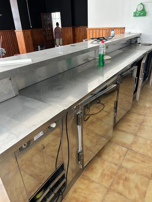 Equipamento de café e mercearia . Zona Guarda