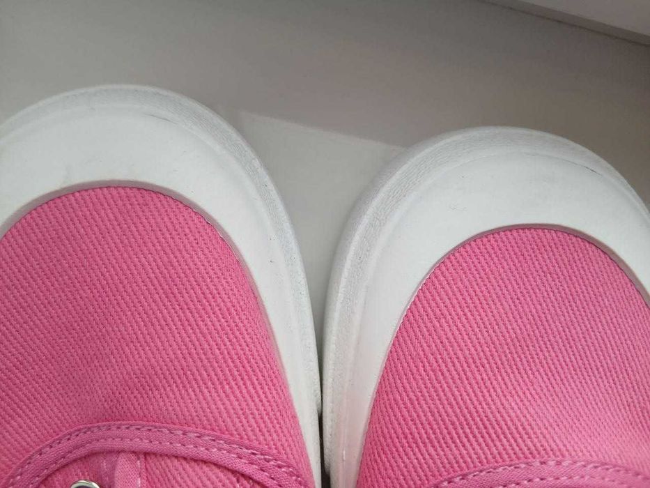 Кеды малиновые  новые р.39/25 см плюс бейсболка
