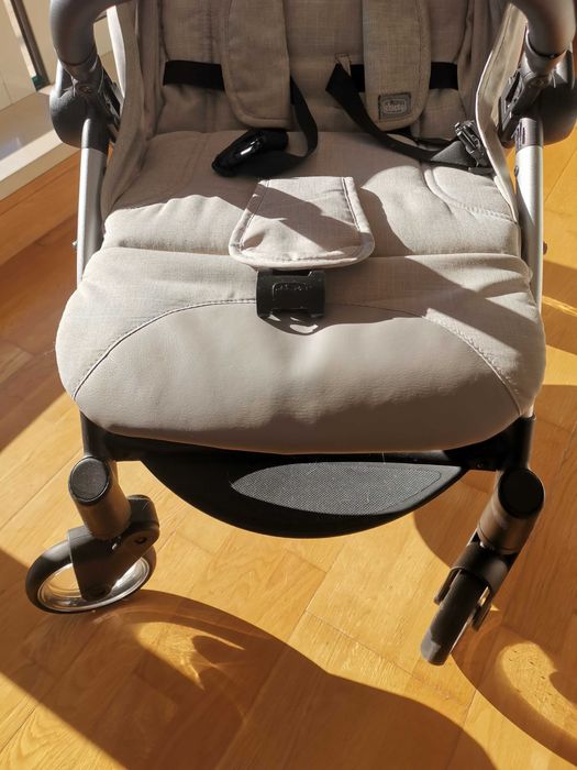 Carrinho Chicco, fácil de dobrar e arrumar