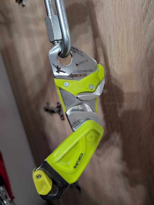 Edelrid Ohm - Wspomaganie hamowania przy asekuracji (Gen I)