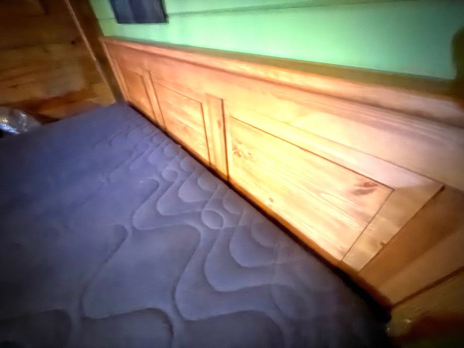 Cama de Casal em Carvalho Maciço + Colchão Premium (Quase Novo)