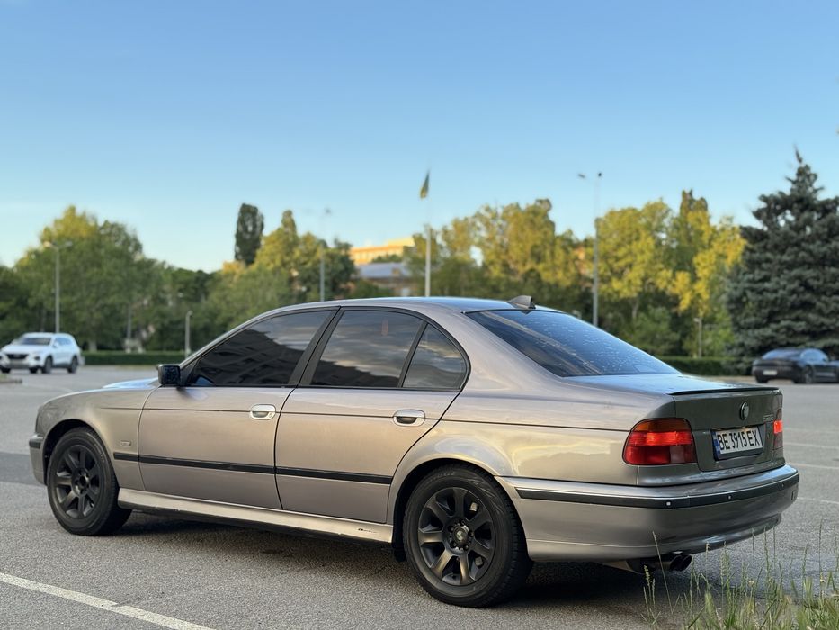 Продам BMW E39 528i