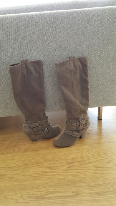 Botas em camurça nr 38