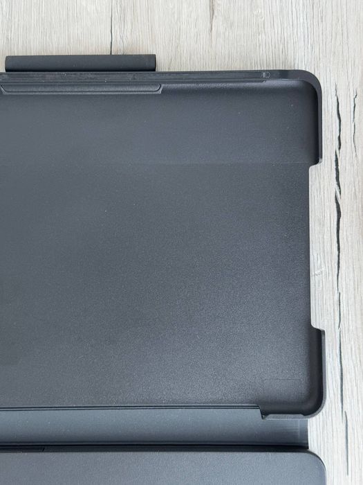 Чохол-клавіатура Logitech SLIM FOLIO для iPad (7-го покоління)