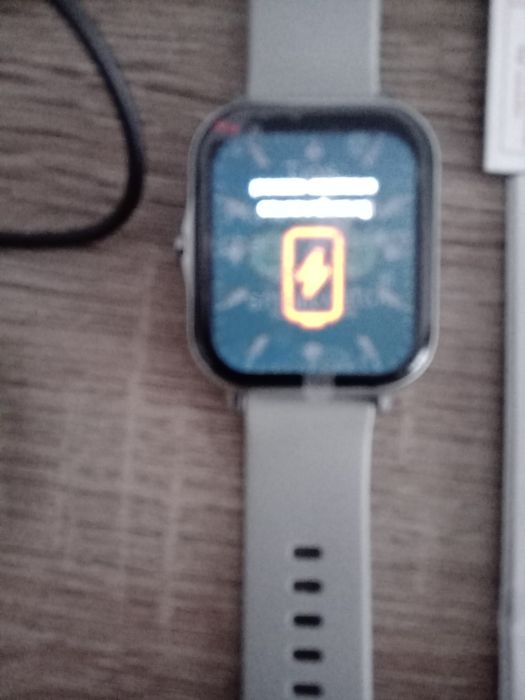 Смартгодинник новий.