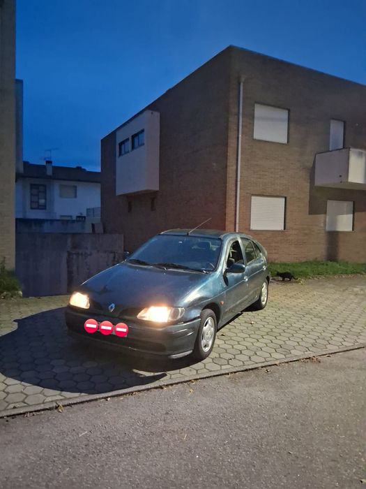 Renault Megane 1998 andando e sem inspeção vendo por 500€