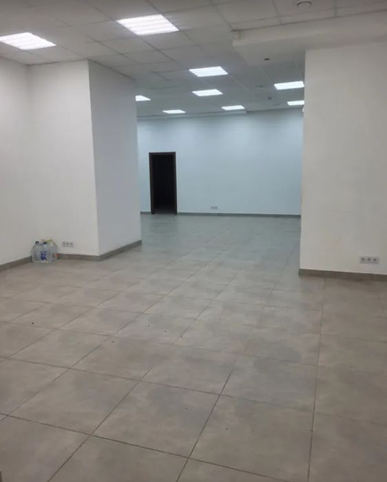 Продаж комерційного приміщення на вул. Золотогірська, площа 264 кв.м