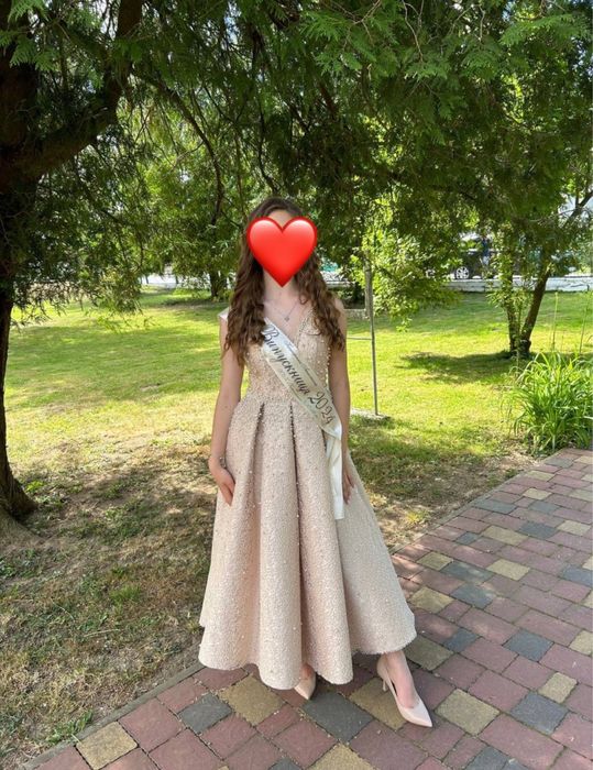 Продається сукня ручної роботи