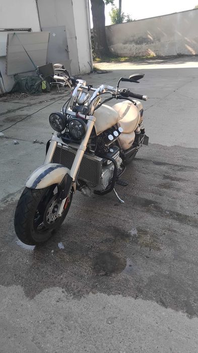 Triumph Rocket 3 2005 specjalne malowanie