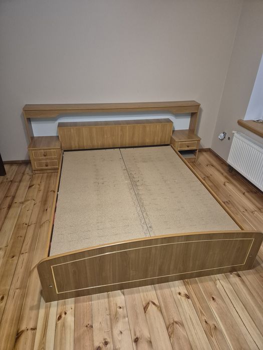 Szafa używana na ubrania i sypialnia