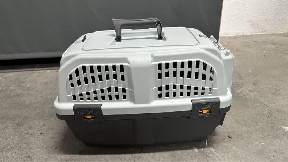 Transportadora IATA para cães e gatos – 48 × 31,5 × 31 cm