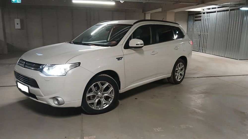 Mitsubishi Outlander Super piękne i bogate autko rodzinne, biała perła hybryda, automat