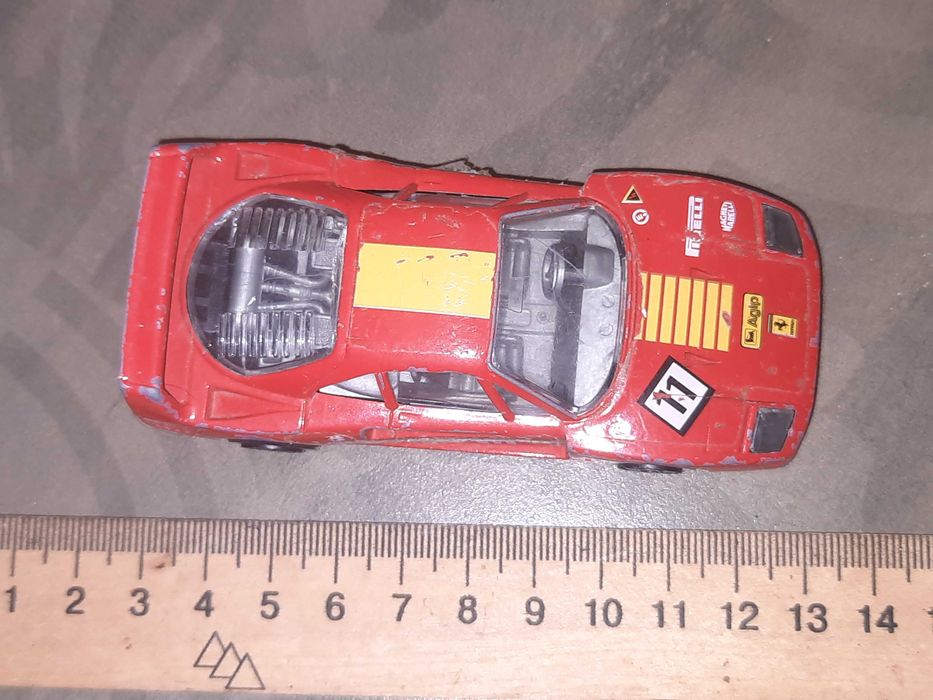 Модель автомобиля Ferrari F40 Made in Italy
