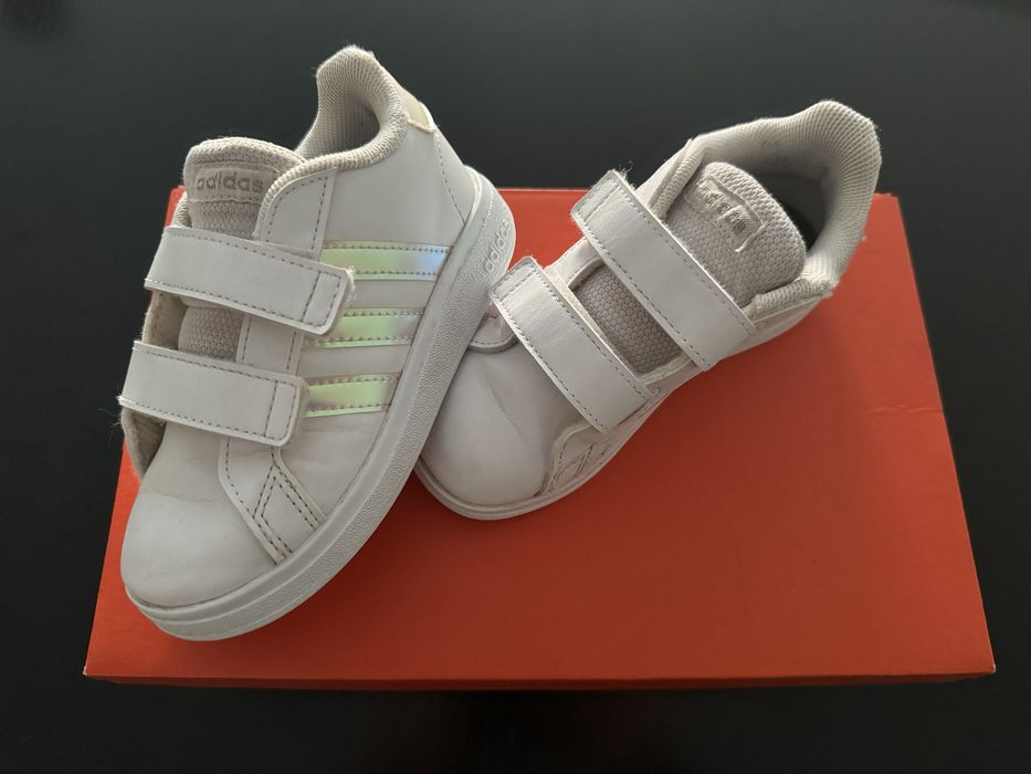 Sapatilhas Adidas tamanho 26