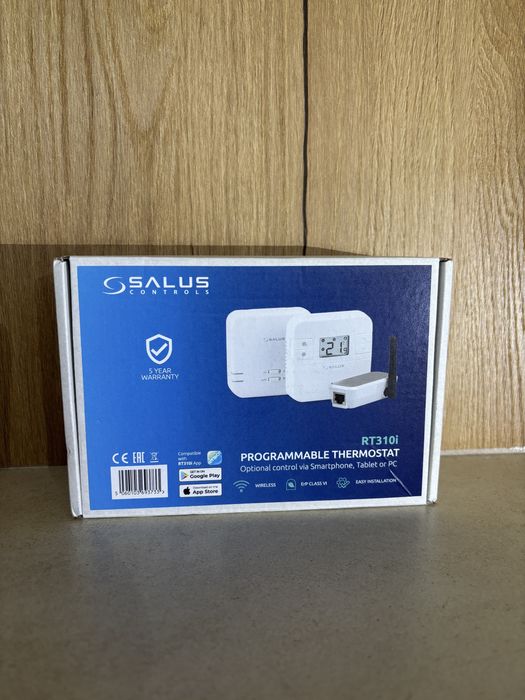 RT310i Internetowy, bezprzewodowy regulator temperatury