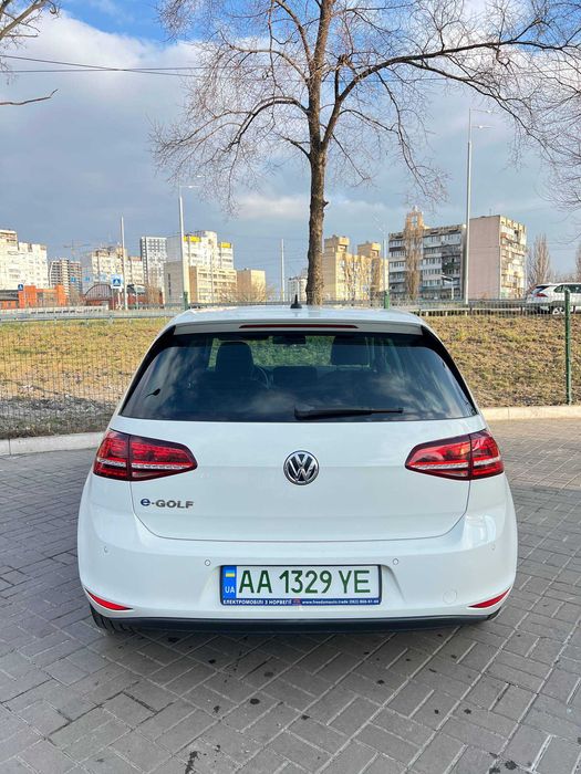 Оренда електромобіля Volkswagen e-Golf Highline
