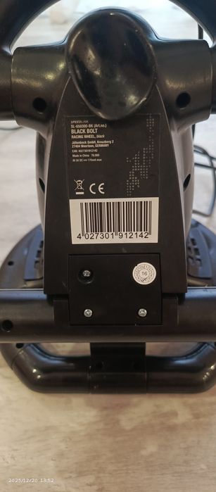 Ігровий руль з педалями