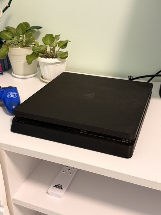 Playstation 4 slim