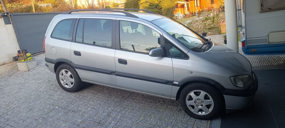 Opel Zafira 2.0 com 7 Lugares
