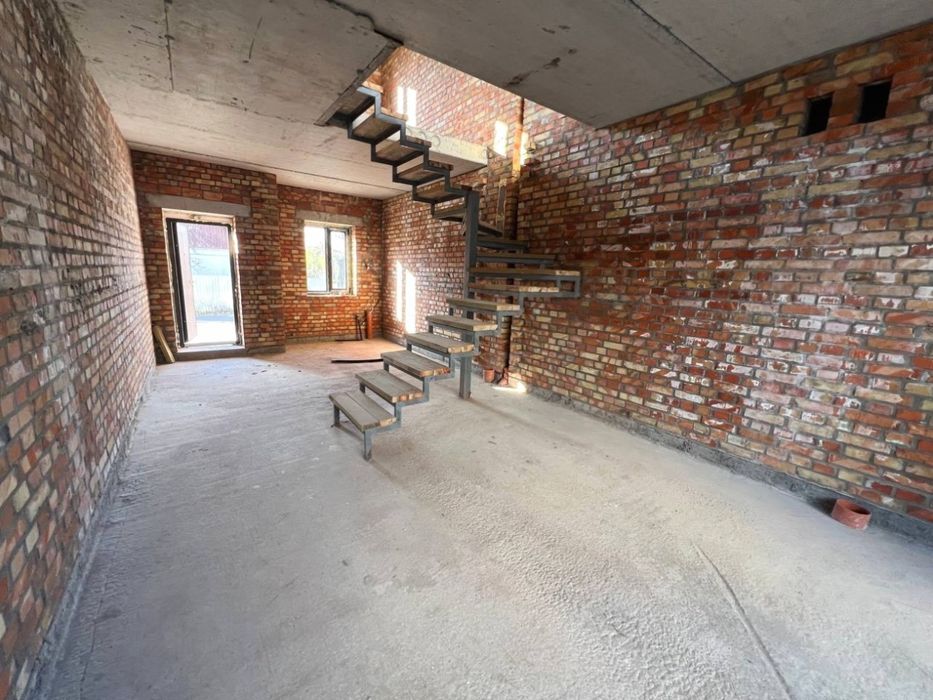 Сучасні таунхауси з газовим опаленням — продаж. Галина