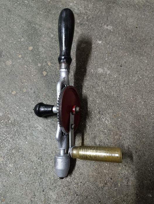 Máquina de furar antiga