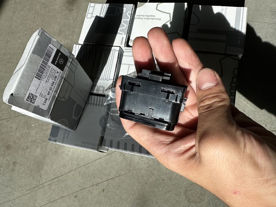 Кнопка блочок склопідйомника стеклоподъемника спрінтер W907 W910