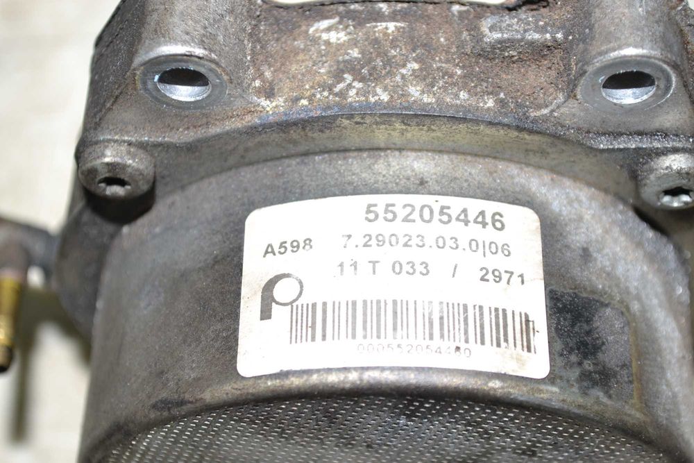 Вакуумний насос Opel Astra H Zafira C Vectra C 2.0 CDTi 55205446