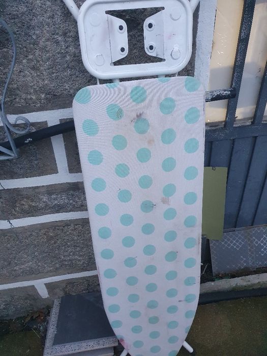 Tabua de engomar profissional com 120x39cm em 2a mão .