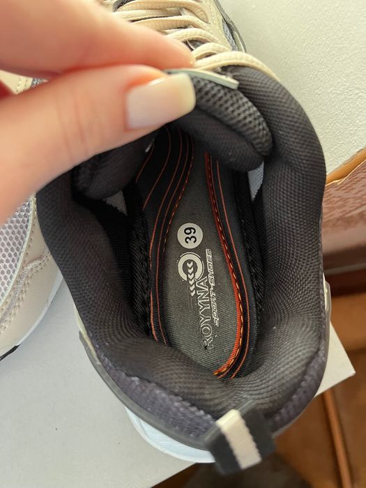 Кросівки підліткові