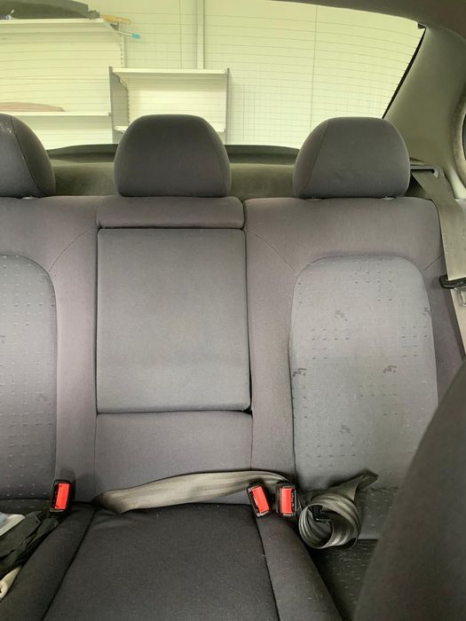 Carro económico em bom estado