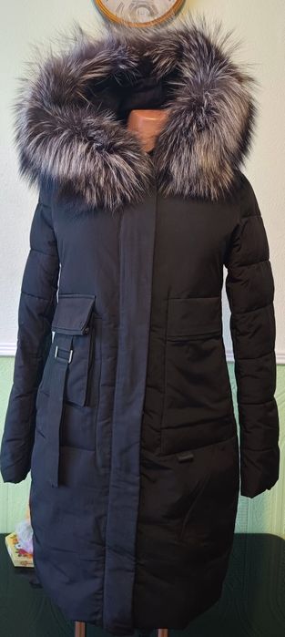 Зимовий жіночий пуховик