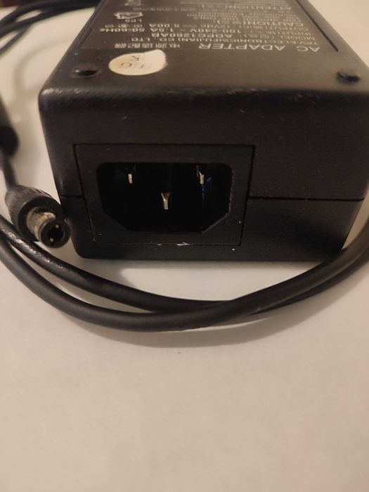 Carregador Varios Aparelhos Saida 12 voltes 5 Amp