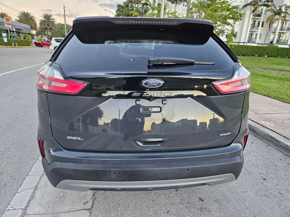2021   Ford Edge