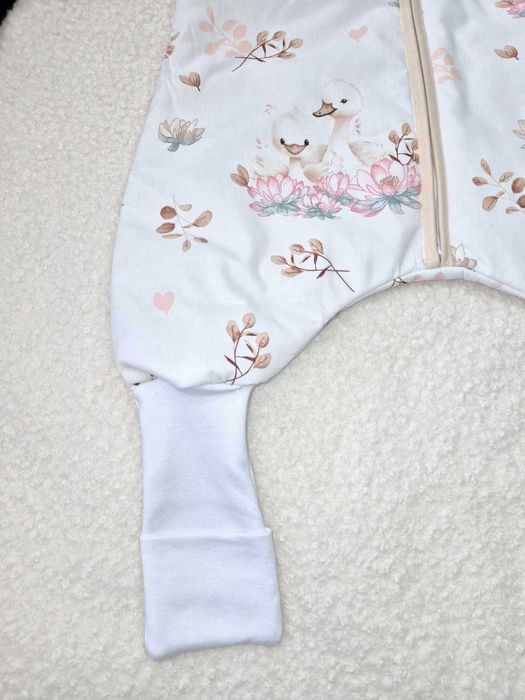 Śpiworek z nogawkami -SKARPETY- 1,5 tog rozmiar 68-80 wzór- Łabądki