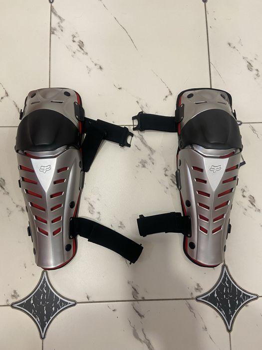Продам наколенники FOX