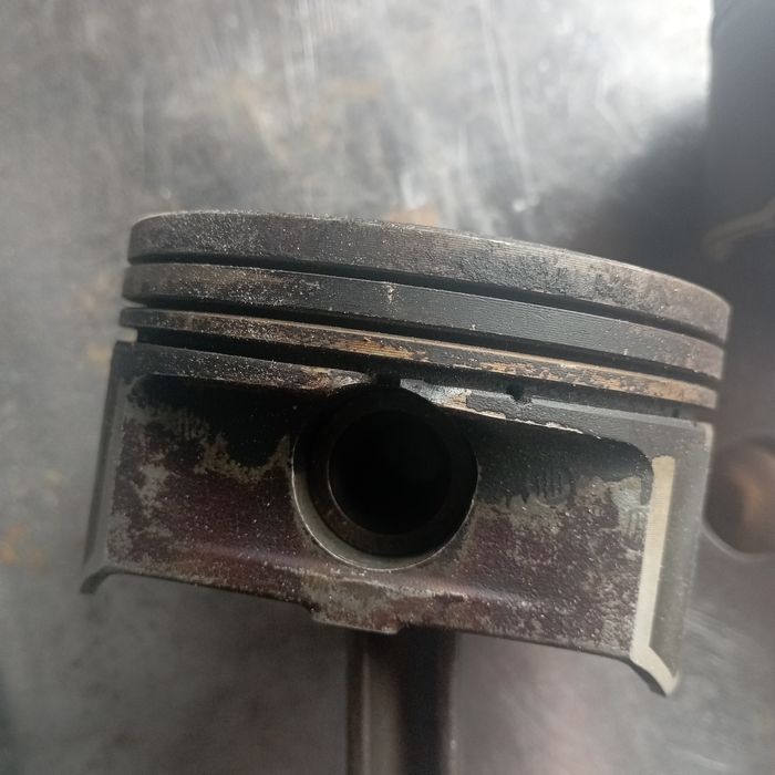 Шатуни з поршнем