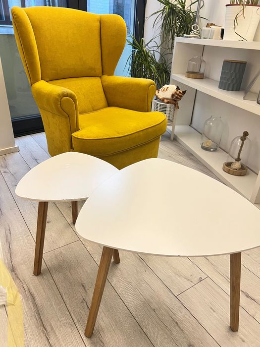 Poltrona Orejera em Veludo Mostarda (Design Moderno)