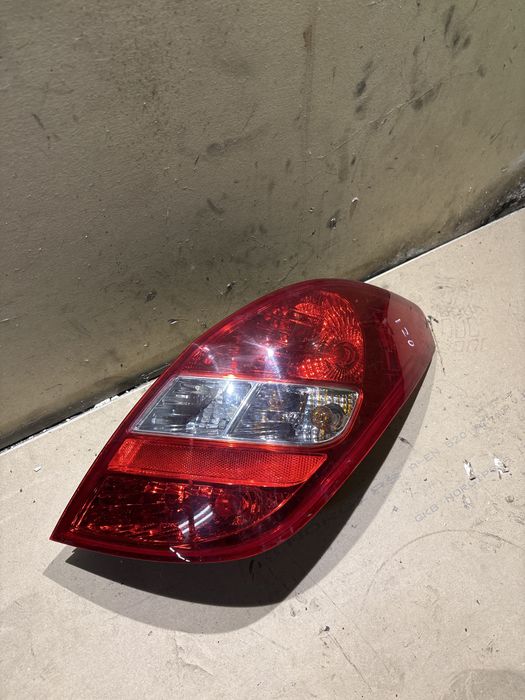Lampa tył  Hyundai i20 8-12r tylna prawa 92402-1J000 lampa