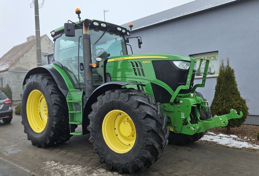 John Deere 6210R