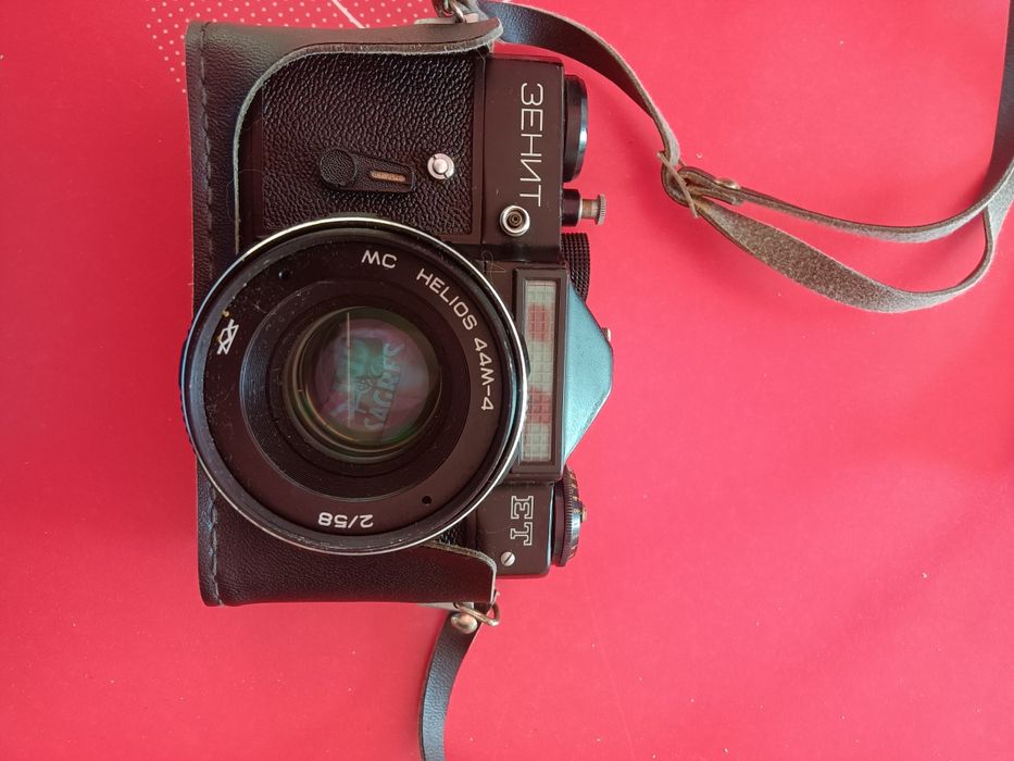 Câmeras vintage 3EHNT ET e PRAKTIKA MTL 50