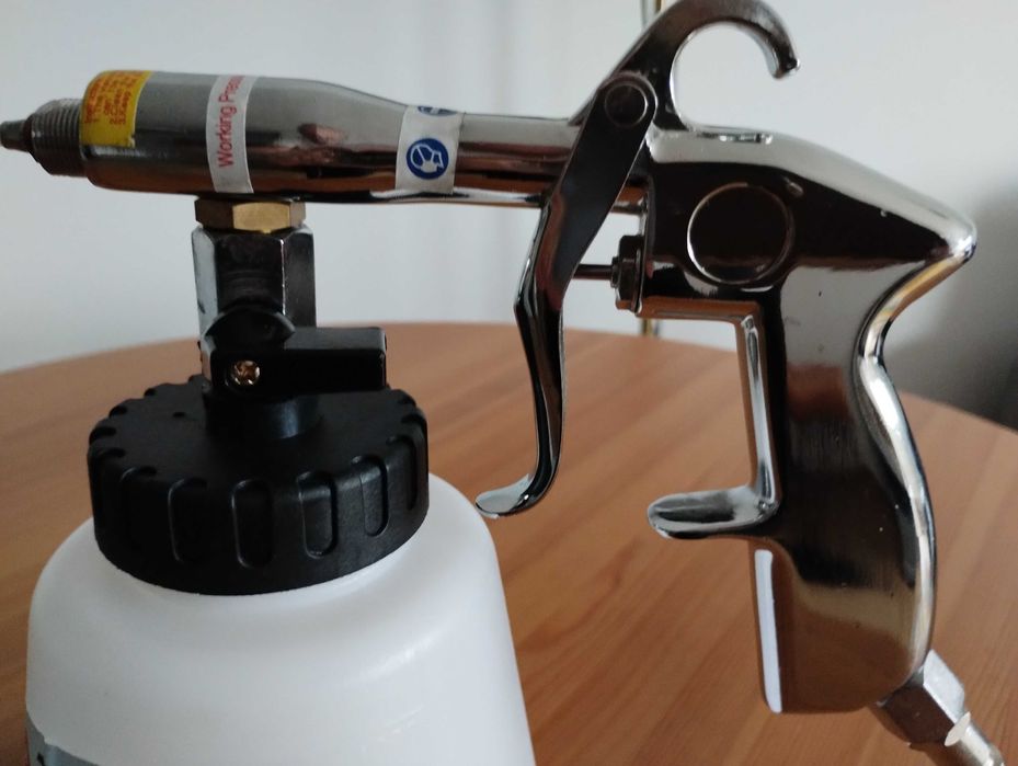 Pneumatyczny pistolet czyszczący tapicerkę 1L