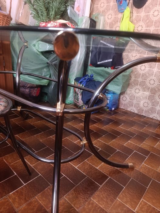 Mesa de vidro em estado bom